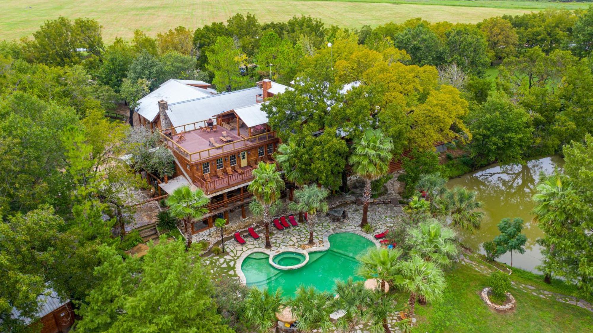 Moon River Ranch Satin Exterior photo