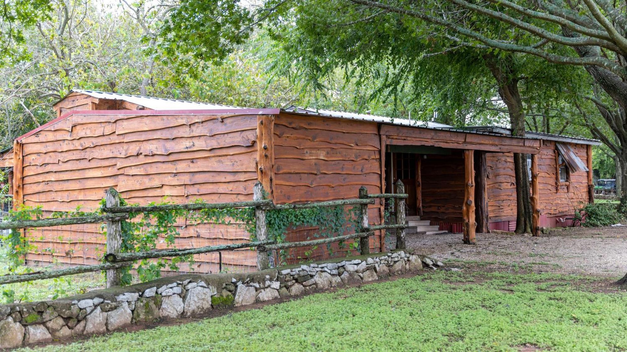 Moon River Ranch Satin Exterior photo