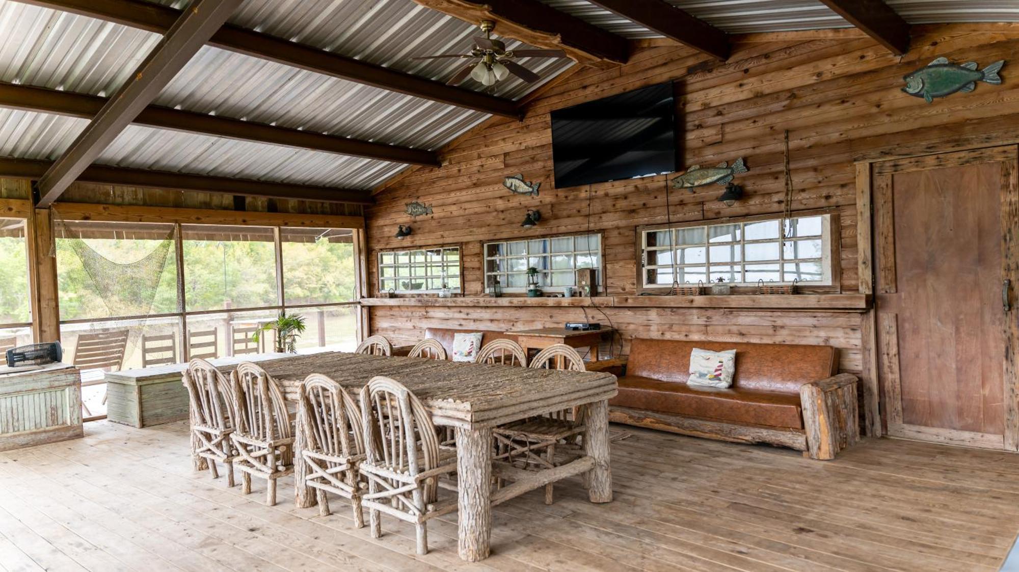 Moon River Ranch Satin Exterior photo