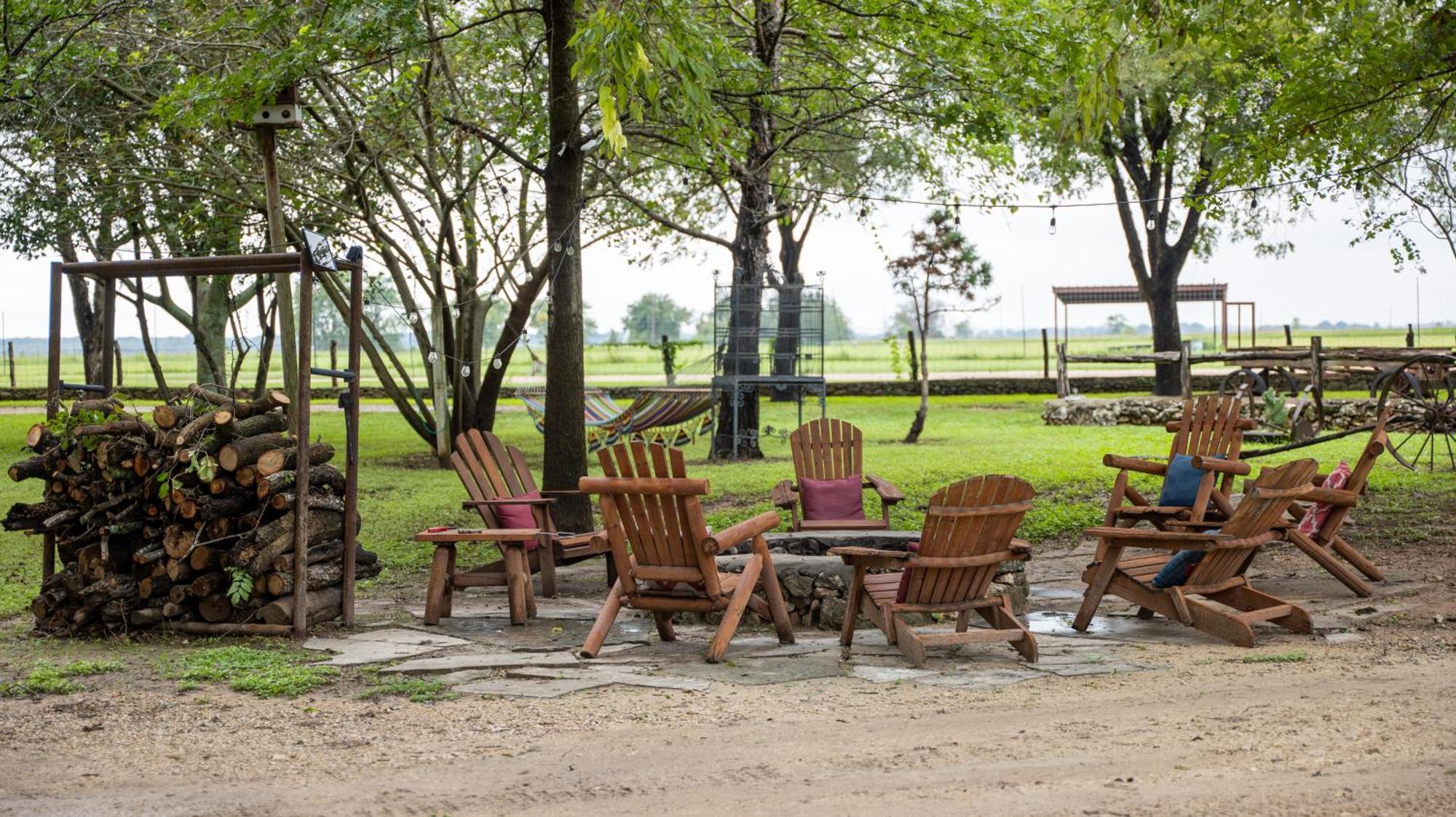 Moon River Ranch Satin Exterior photo
